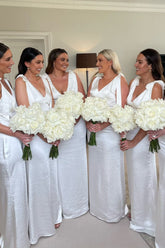 Vestido de dama de honor de satén blanco barato para playa, escote en V, tubo, pajarita