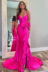 Vestido largo de satén rosa para invitada formal con lazo y tirantes finos y escote en V