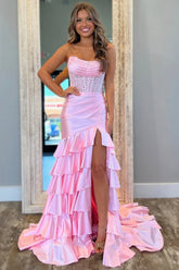 Vestidos de fiesta de color rosa claro con capas, apliques de encaje, volantes, sin tirantes y abertura