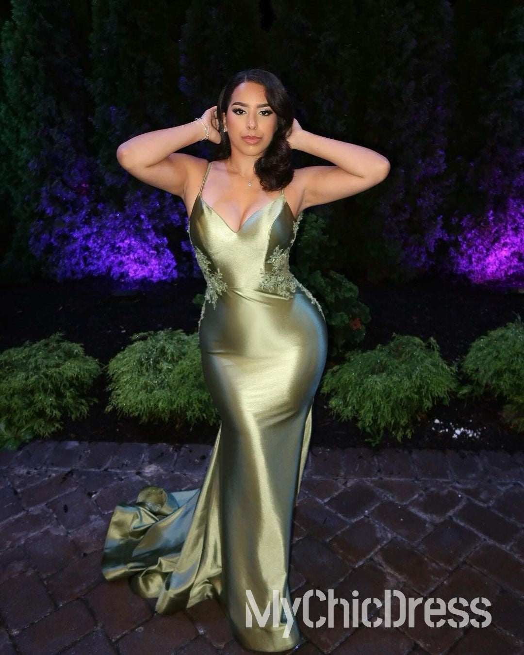 Vestido de noche largo con escote en V y apliques de satén azul hielo de sirena 2025