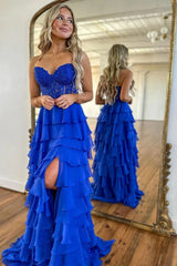 Una línea de corsé largo azul real vestidos formales con gradas