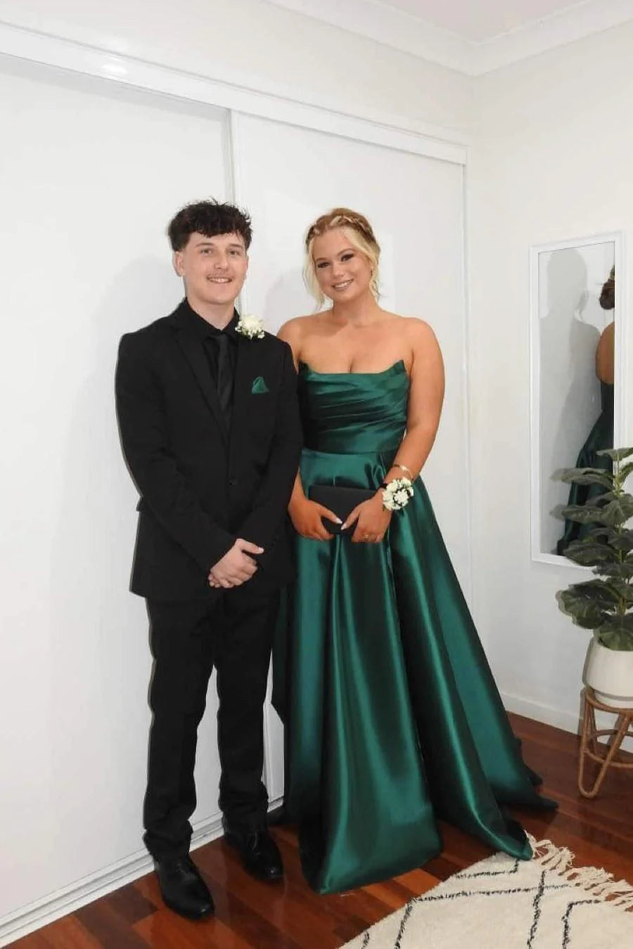 Vestido de novia de satén largo sin tirantes, corte A, color verde salvia