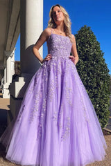 2024 Una línea de encaje púrpura vestidos de fiesta violetas espalda abierta vestidos formales largos