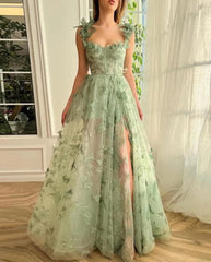 Vestidos formales de corte A en color verde salvia con mariposas en 3D