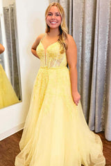 Una línea de vestidos de fiesta de graduación de talla grande amarillos 2024 Apliques de encaje con cuello en V
