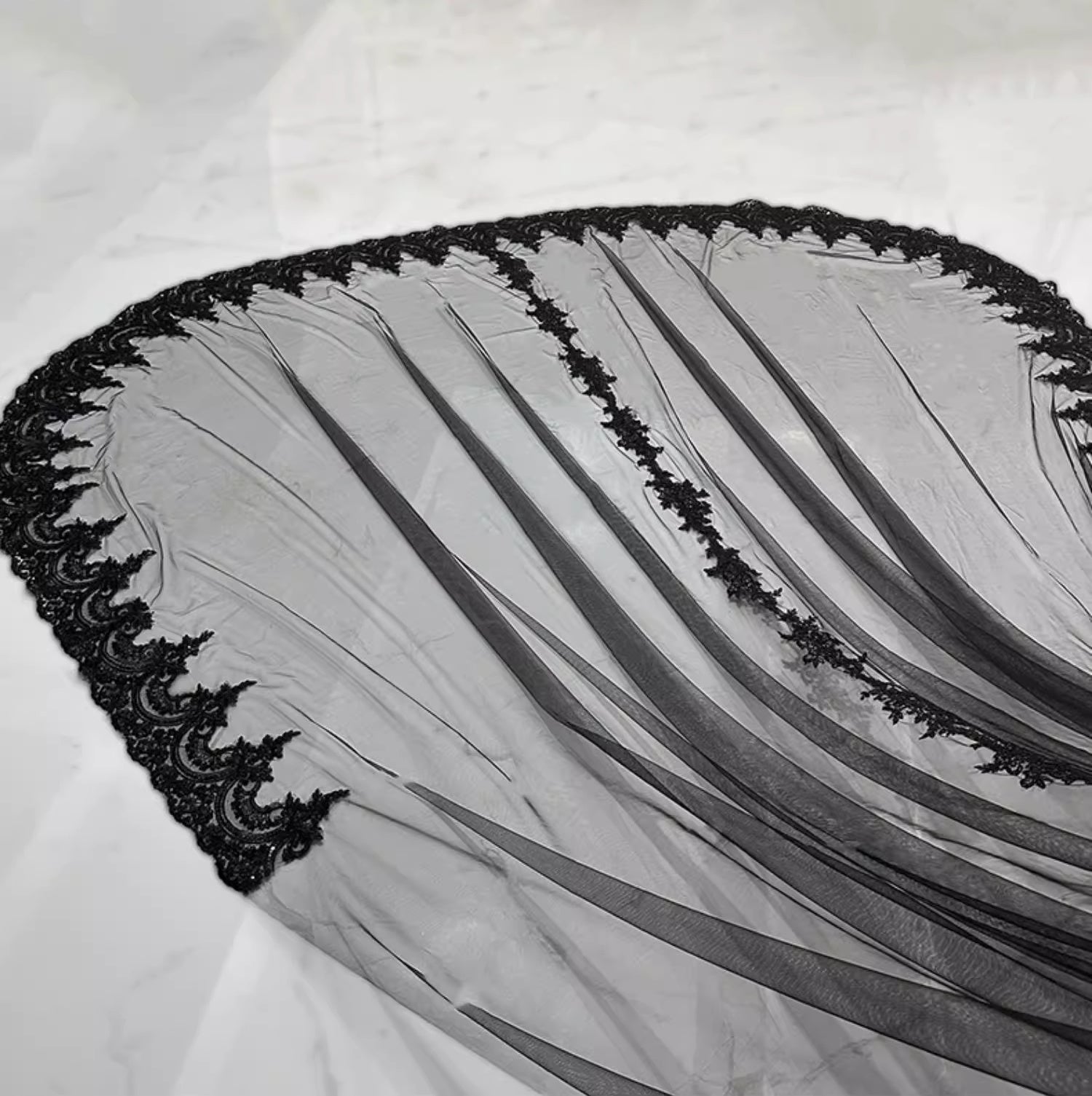 Velo de novia de encaje negro Velos de novia largos con adornos de encaje personalizados