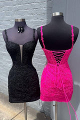 Vestido de fiesta ajustado de encaje negro con tirantes finos y apliques