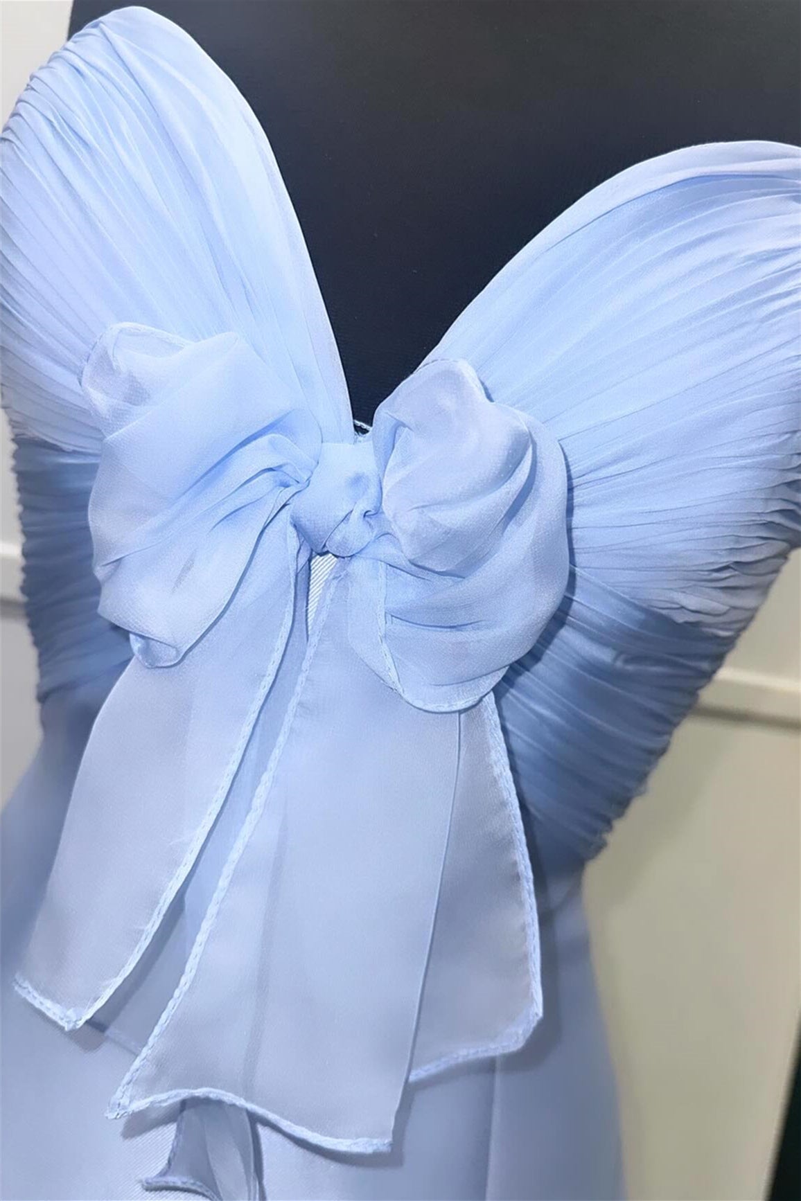 Vestido de fiesta de satén de sirena azul, vestido de noche sin tirantes con lazo de tul