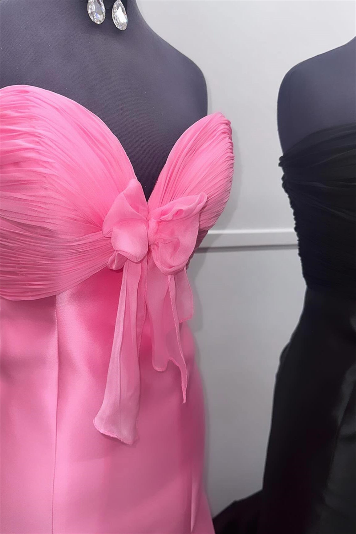 Vestido de fiesta de satén de sirena azul, vestido de noche sin tirantes con lazo de tul