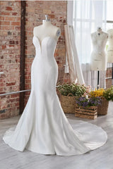 Discount Satin Wedding Dresses Strapless Sleeveless Button back