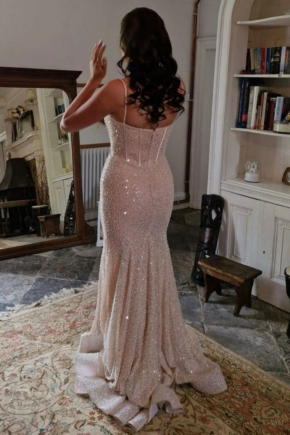 Vestido de fiesta formal de sirena con tirantes finos y largo en azul brillante