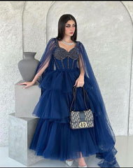 Preciosos vestidos de fiesta azules con volantes escalonados Ropa formal de tul largo con cuentas