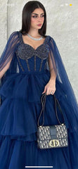 Preciosos vestidos de fiesta azules con volantes escalonados Ropa formal de tul largo con cuentas