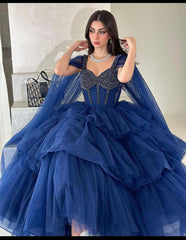 Preciosos vestidos de fiesta azules con volantes escalonados Ropa formal de tul largo con cuentas