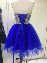 Vestidos de fiesta cortos de color azul con apliques de encaje y cuentas