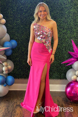 Vestido de fiesta rojo con un hombro al descubierto, efecto espejo, metalizado, lentejuelas y abertura