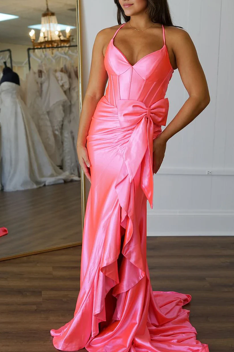 Vestido largo de satén rosa para invitada formal con lazo y tirantes finos y escote en V