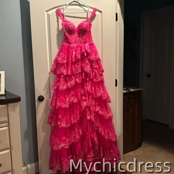 Vestido de fiesta negro escalonado de talla grande con volantes y hombros descubiertos con lentejuelas y encaje