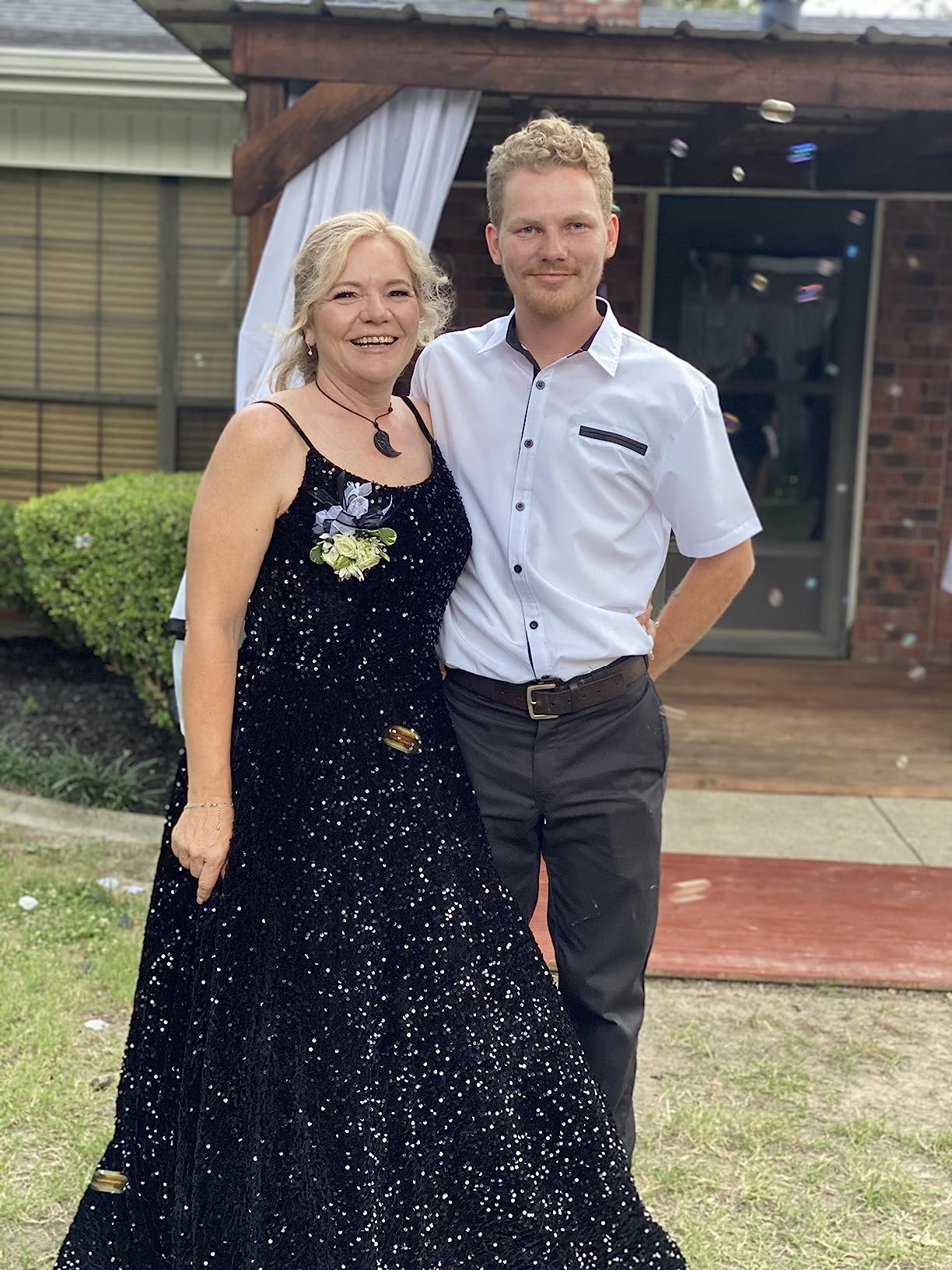 Vestidos de fiesta formales largos con lentejuelas y tirantes finos con bolsillos