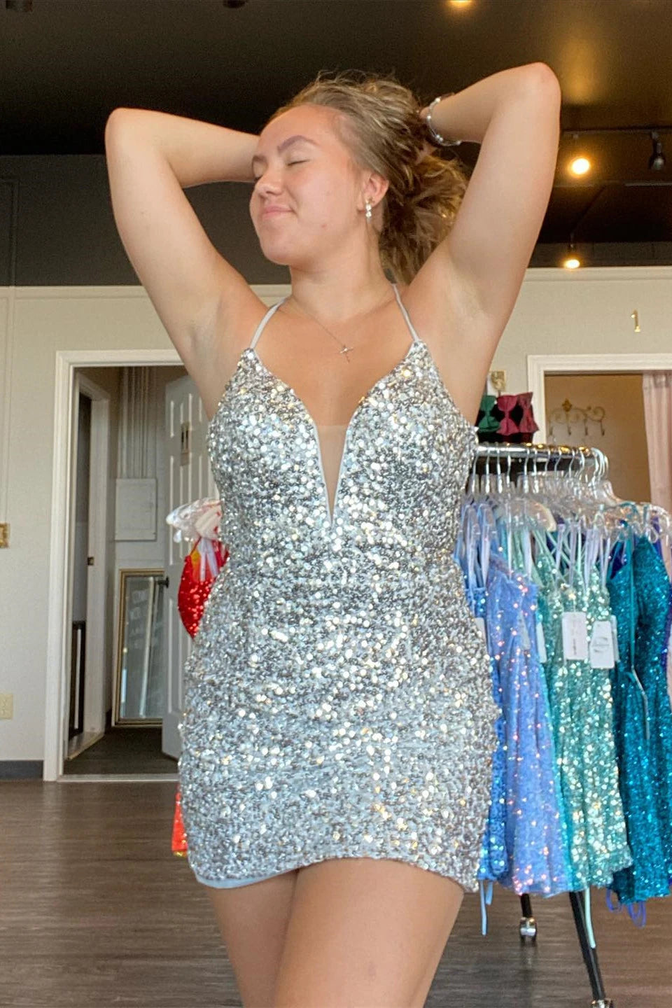 Vestidos Hoco cortos rosados ​​atractivos Vestido de cóctel de lentejuelas de sirena ajustado