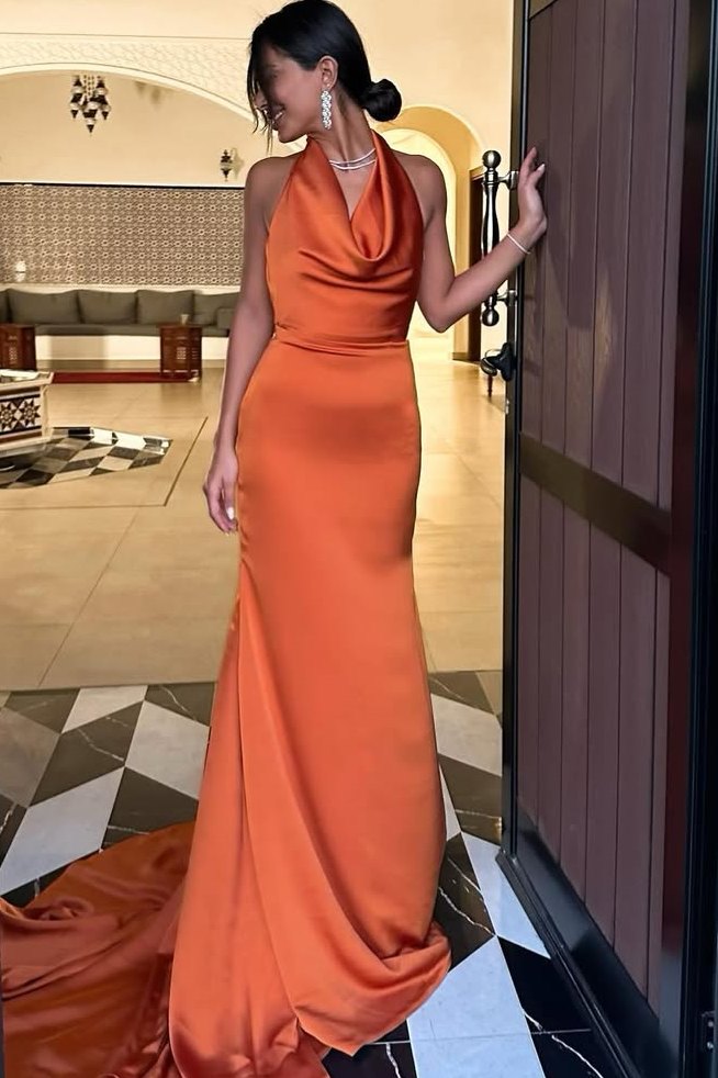 Vestidos formales sexys de color naranja con cuello halter para invitados de boda
