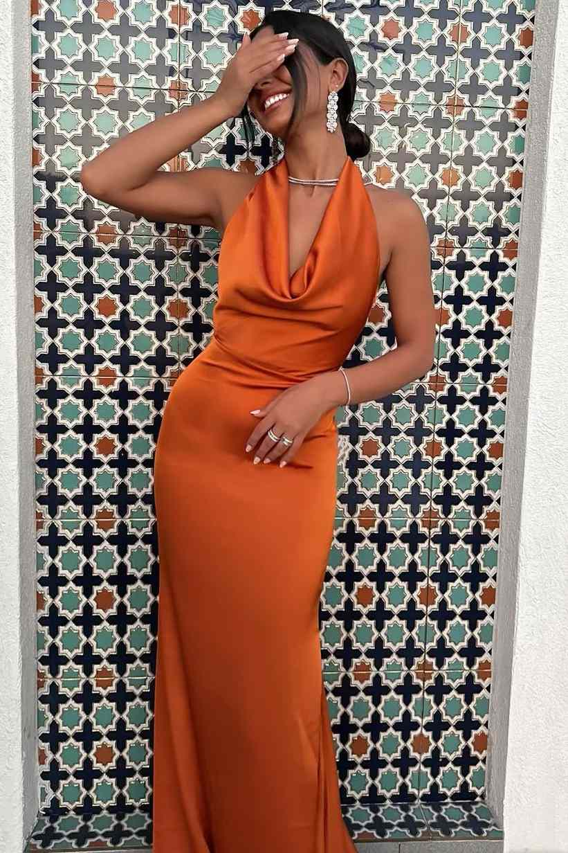 Vestidos formales sexys de color naranja con cuello halter para invitados de boda
