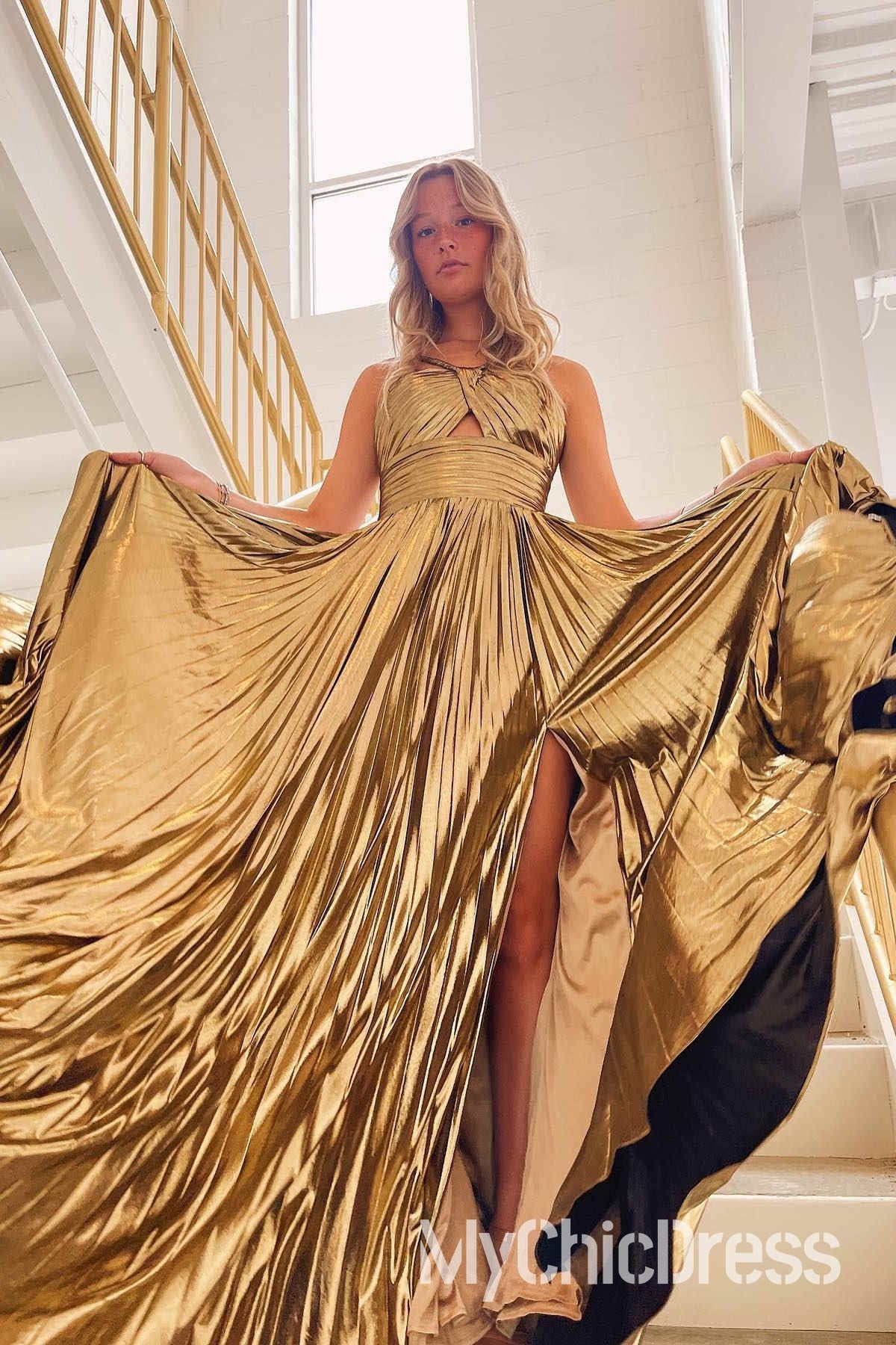 Vestidos de fiesta sexys metálicos, vestido de noche largo plisado con abertura en forma de cerradura