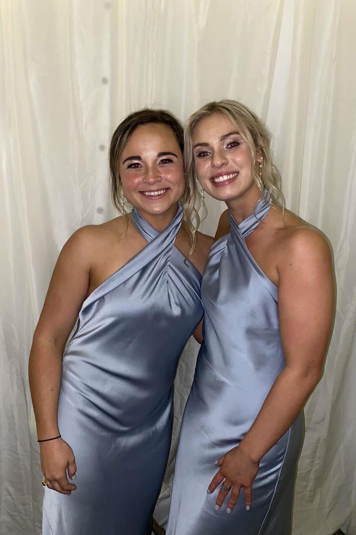 Vestido de fiesta nupcial largo color champán con escote halter