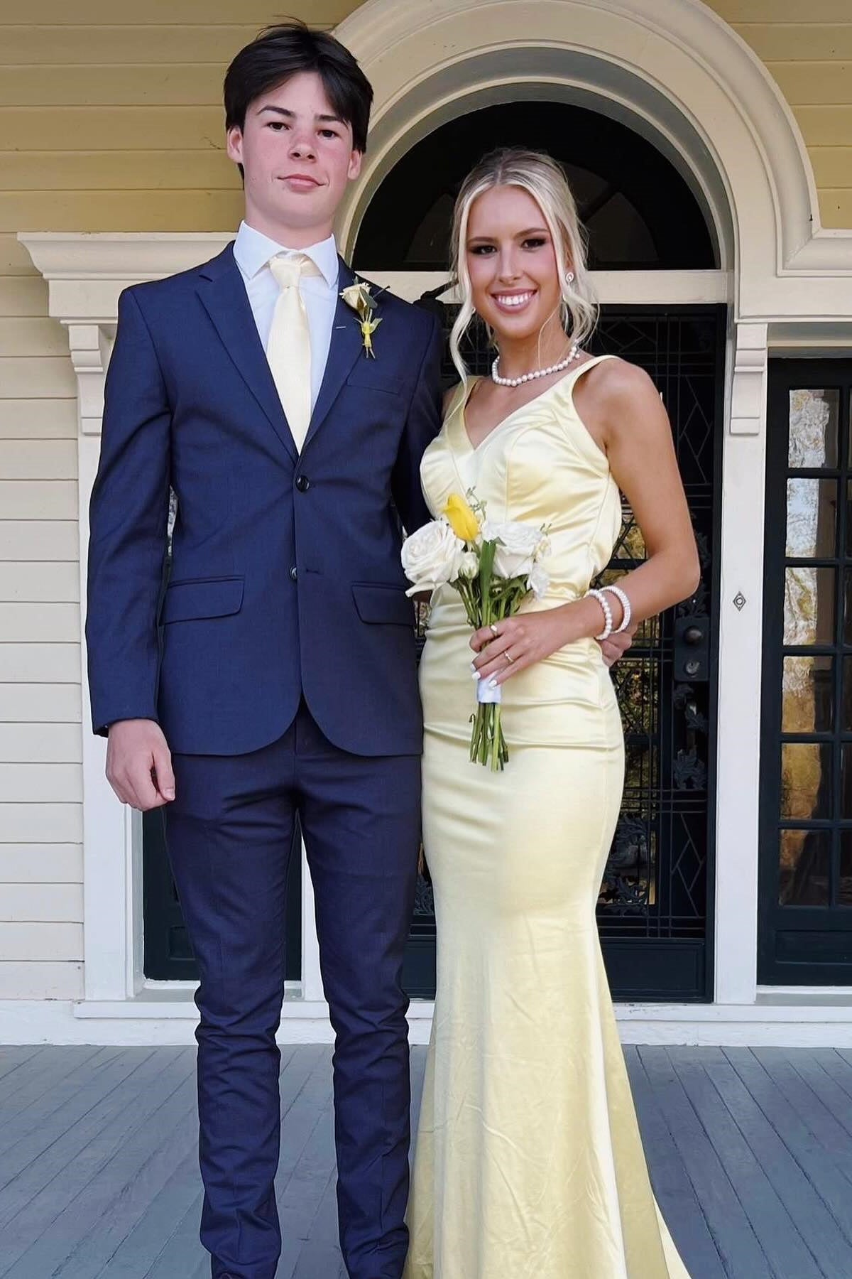 Vestido largo de satén amarillo para invitada formal, estilo sirena