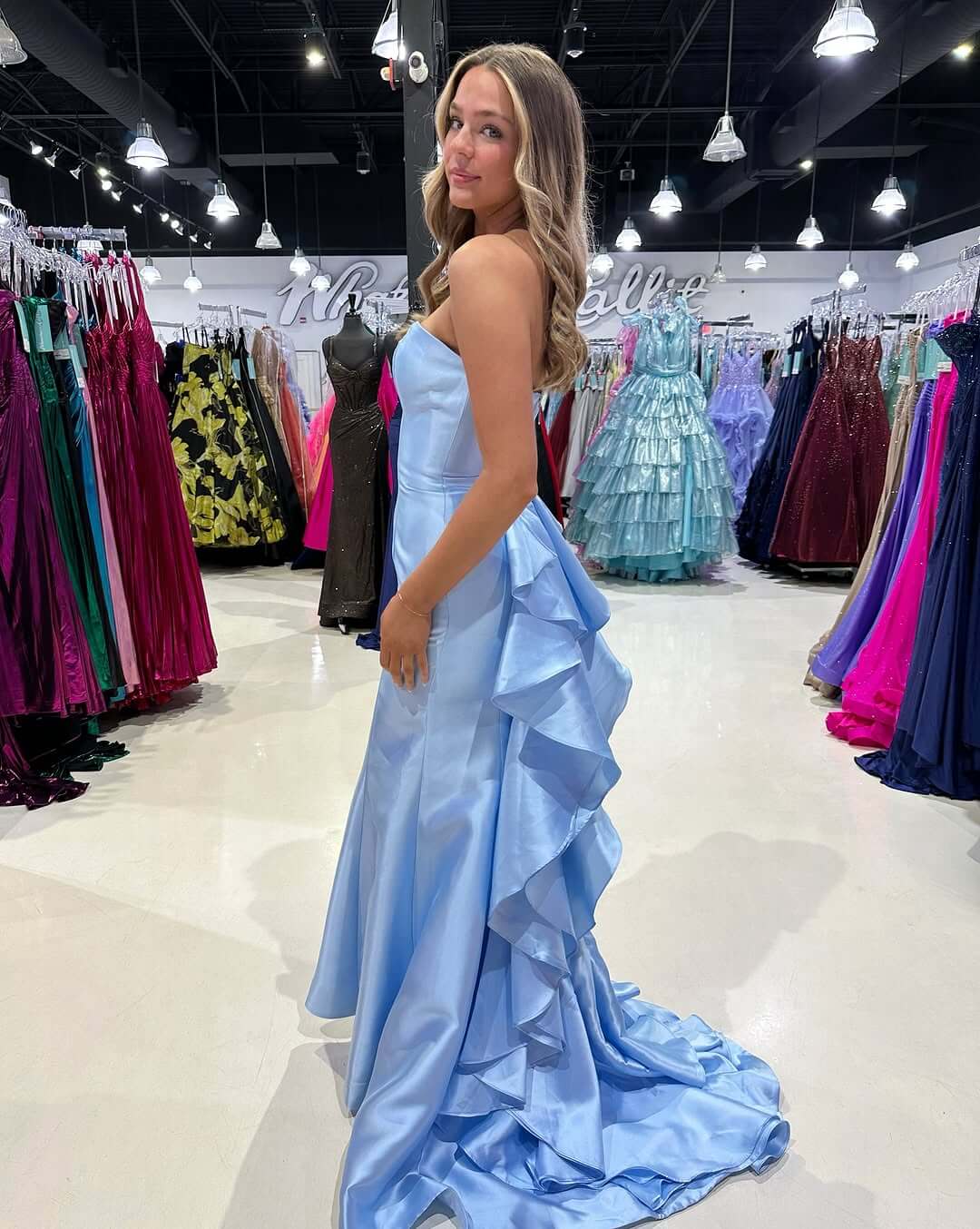 Vestido de fiesta de satén rojo sin tirantes, largo estilo sirena, estilo formal estadounidense