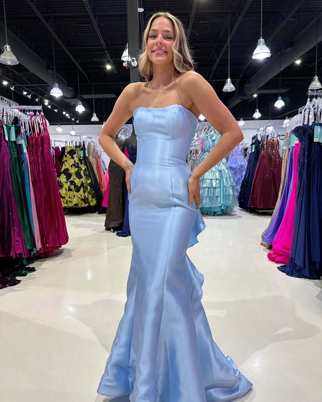 Vestido de fiesta de satén rojo sin tirantes, largo estilo sirena, estilo formal estadounidense