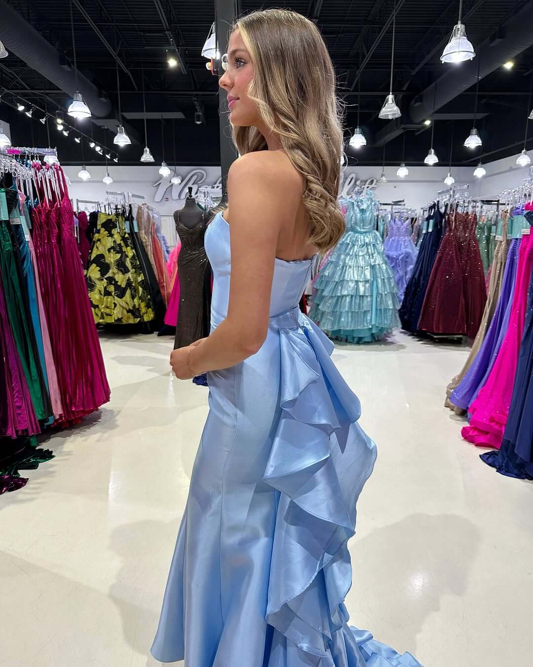 Vestido de fiesta de satén rojo sin tirantes, largo estilo sirena, estilo formal estadounidense