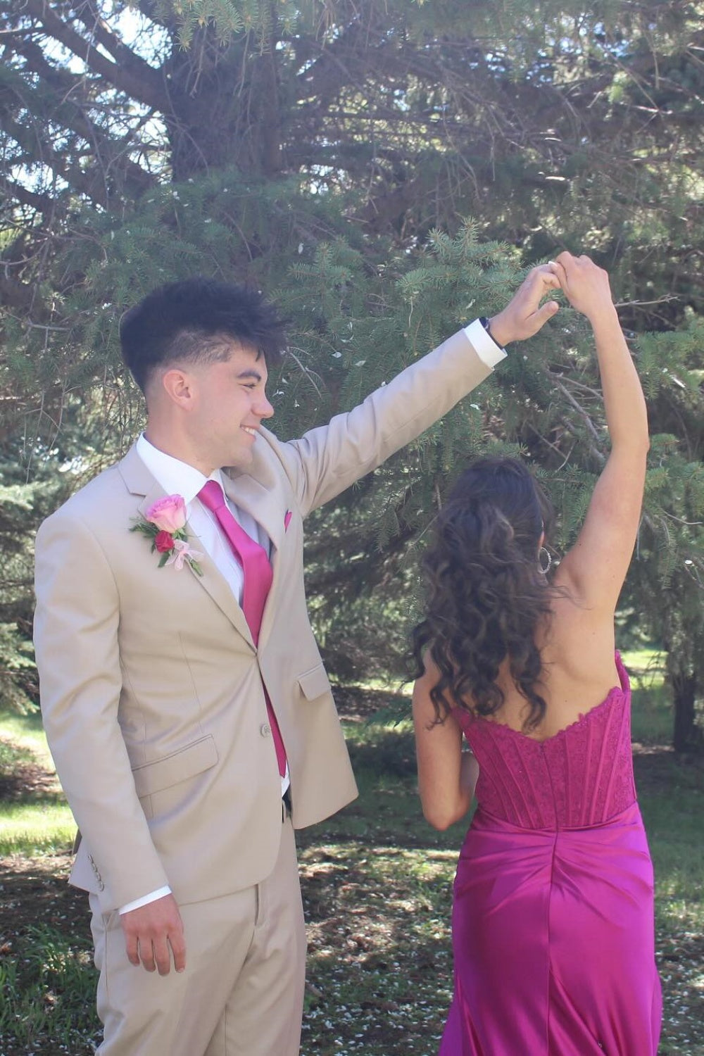 Vestidos de fiesta de encaje rojo sin tirantes 2025 Vestido de noche de sirena de satén Reino Unido