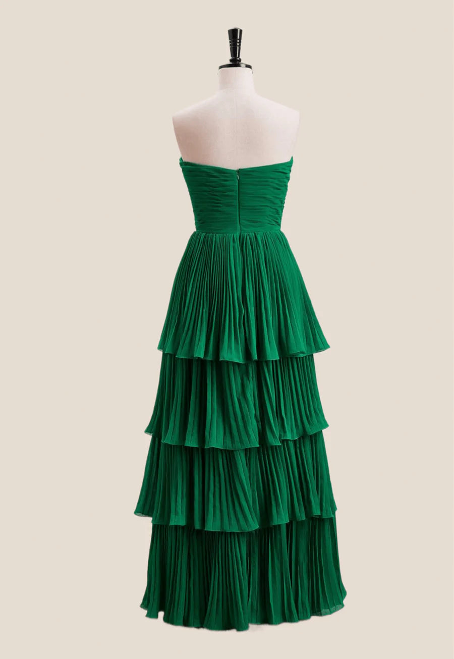 Vestido de fiesta largo de gasa con volantes en verde esmeralda y capas