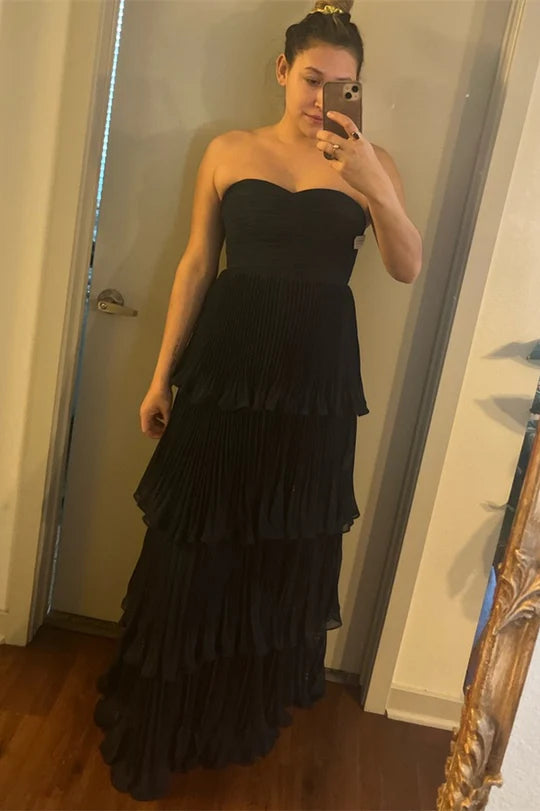 Vestido de fiesta largo de gasa con volantes en verde esmeralda y capas