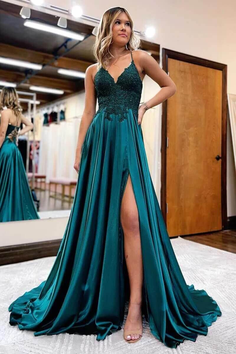 Vestido formal con apliques de encaje rojo y línea A, tirantes finos, espalda con corsé