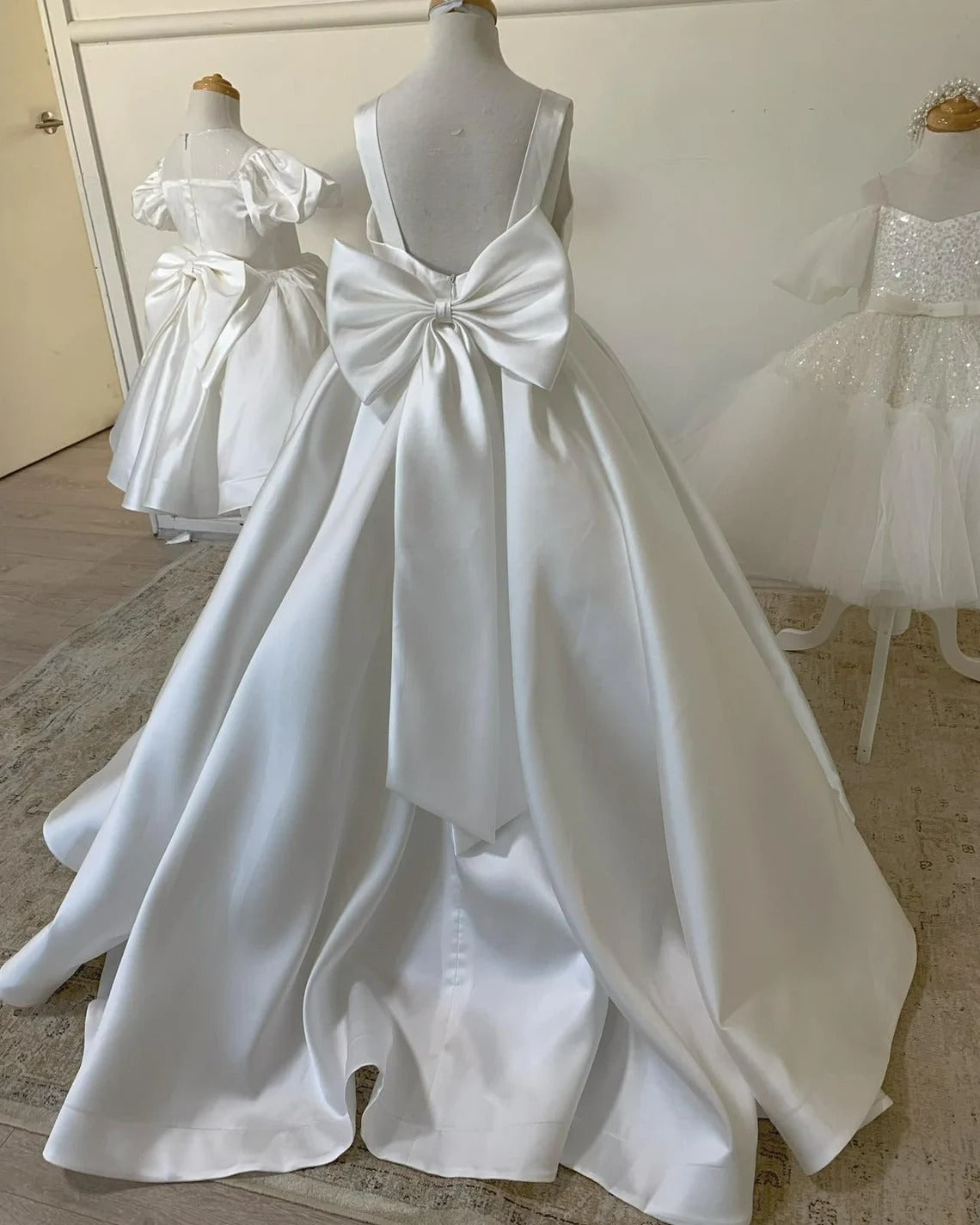 Ball Gown Cheap Satin Flower Girl Dress Sleeveless with Bow