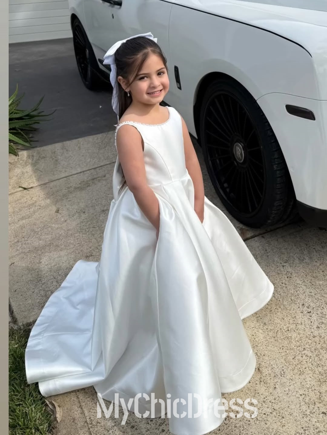 Cute Pearls Straps Flower Girl Dresses Satin Sleeveless with BowKnot