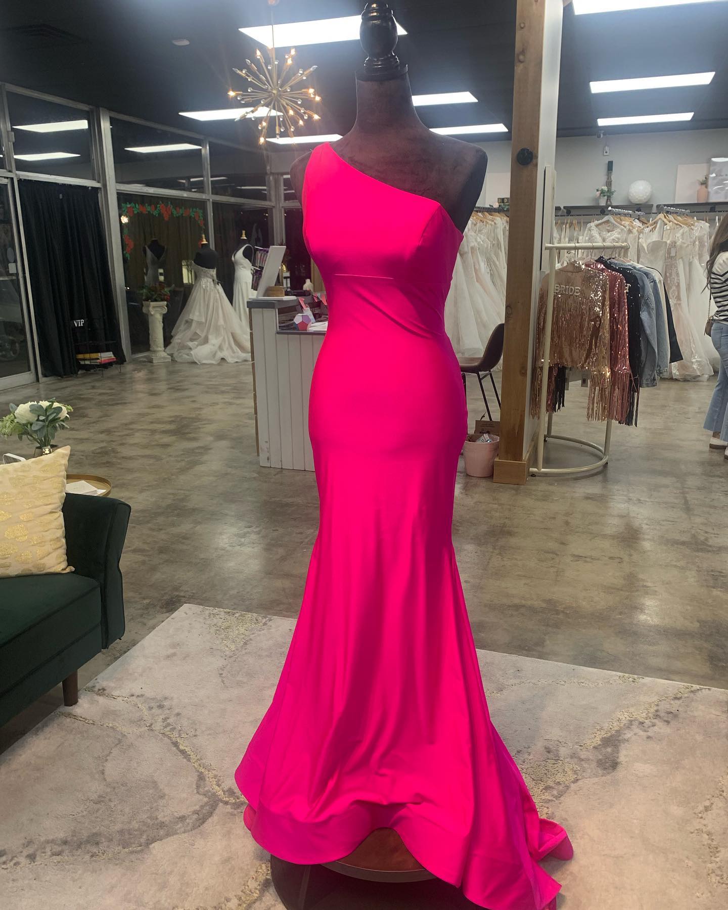 Vestidos de invitados de boda de satén verde sencillo vestido formal de sirena con un hombro