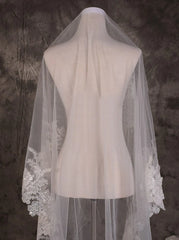 Elegant Lace Tulle Wedding Veil One Tier