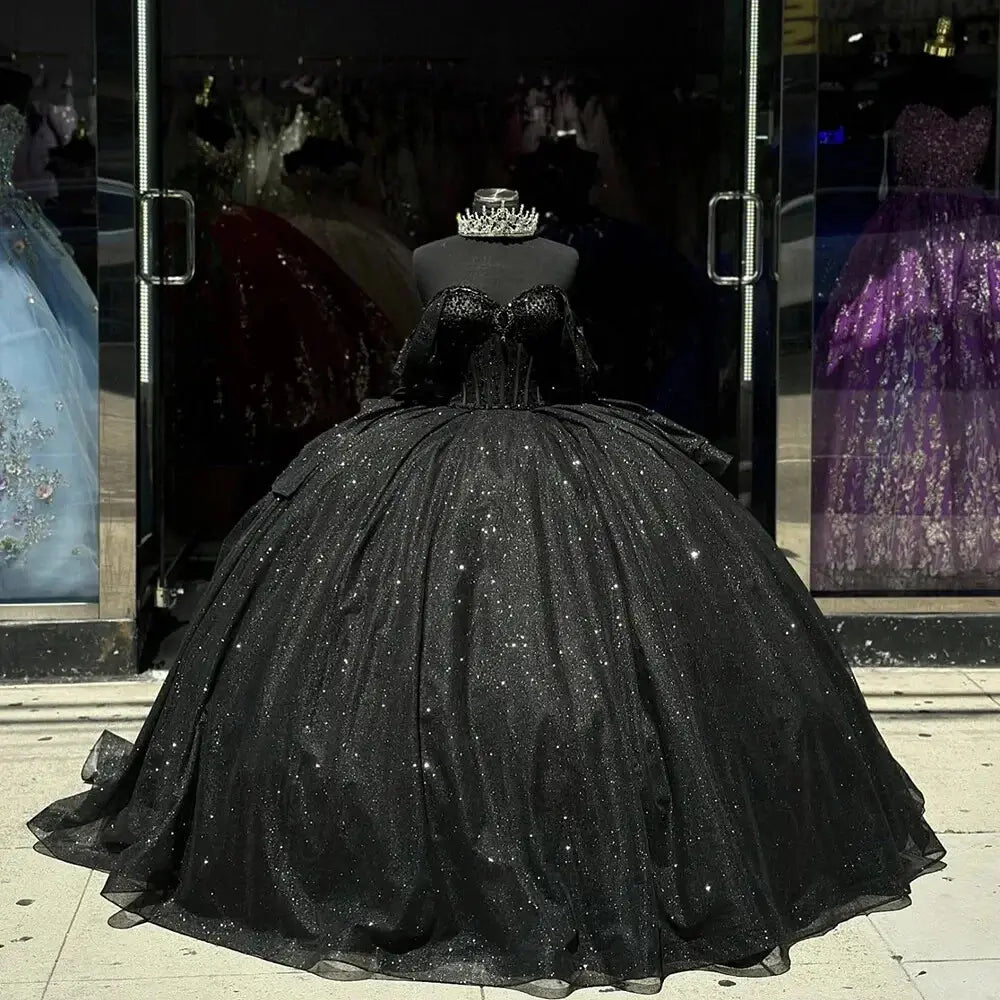Vestidos de quinceañera con brillos y hombros descubiertos para fiestas de dulces 16