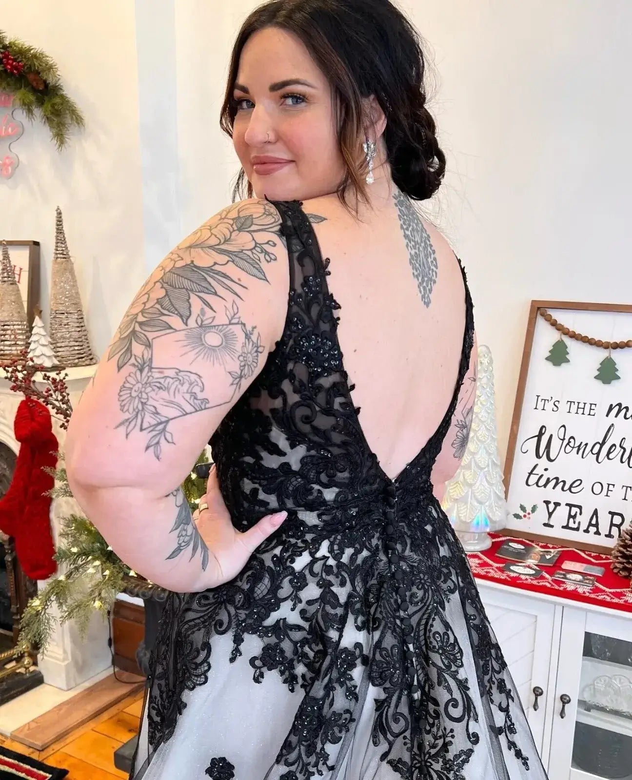 Gothic A Line Black White Wedding Dresses Lace V Neck Sleeveless