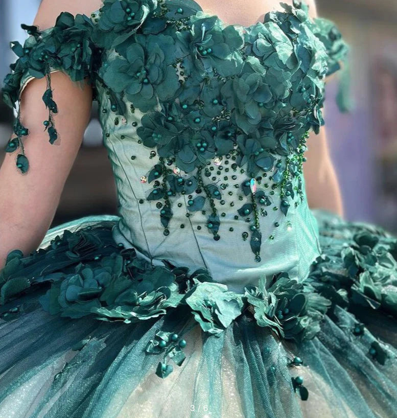 Nuevo vestido de quinceañera verde esmeralda con hombros descubiertos 2025 y flores 3D