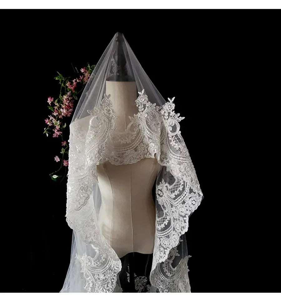 Long Lace Cathedral Veil Appiques Wedding Bridal Veils with Comb