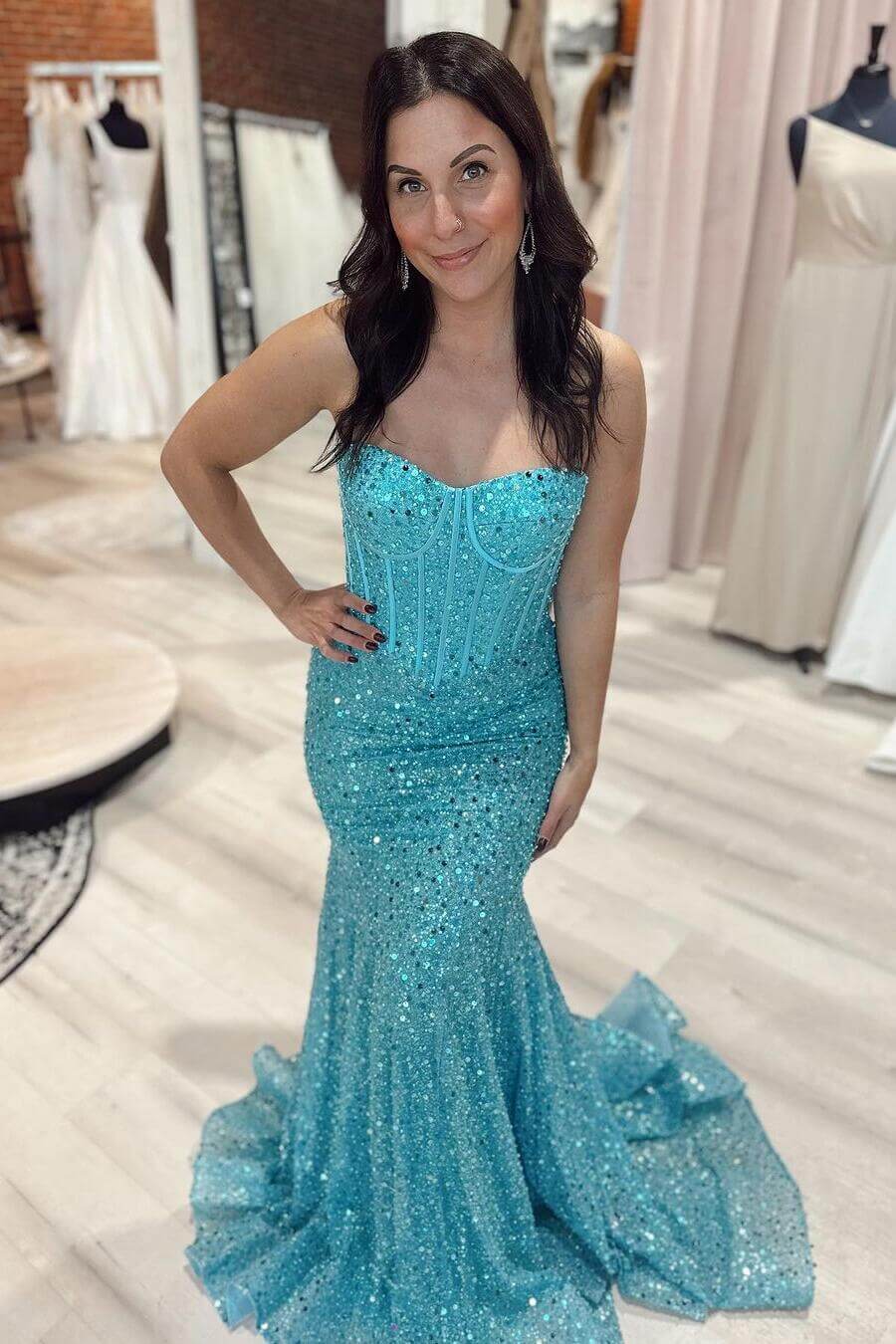 Vestidos de fiesta largos en azul cielo claro con lentejuelas y escote corazón de sirena