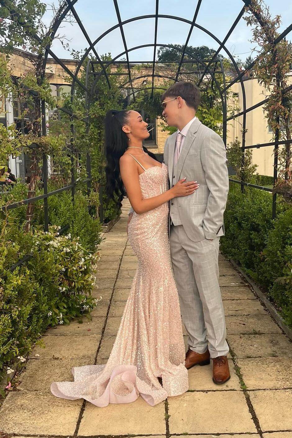 Vestidos de fiesta largos en azul cielo claro con lentejuelas y escote corazón de sirena