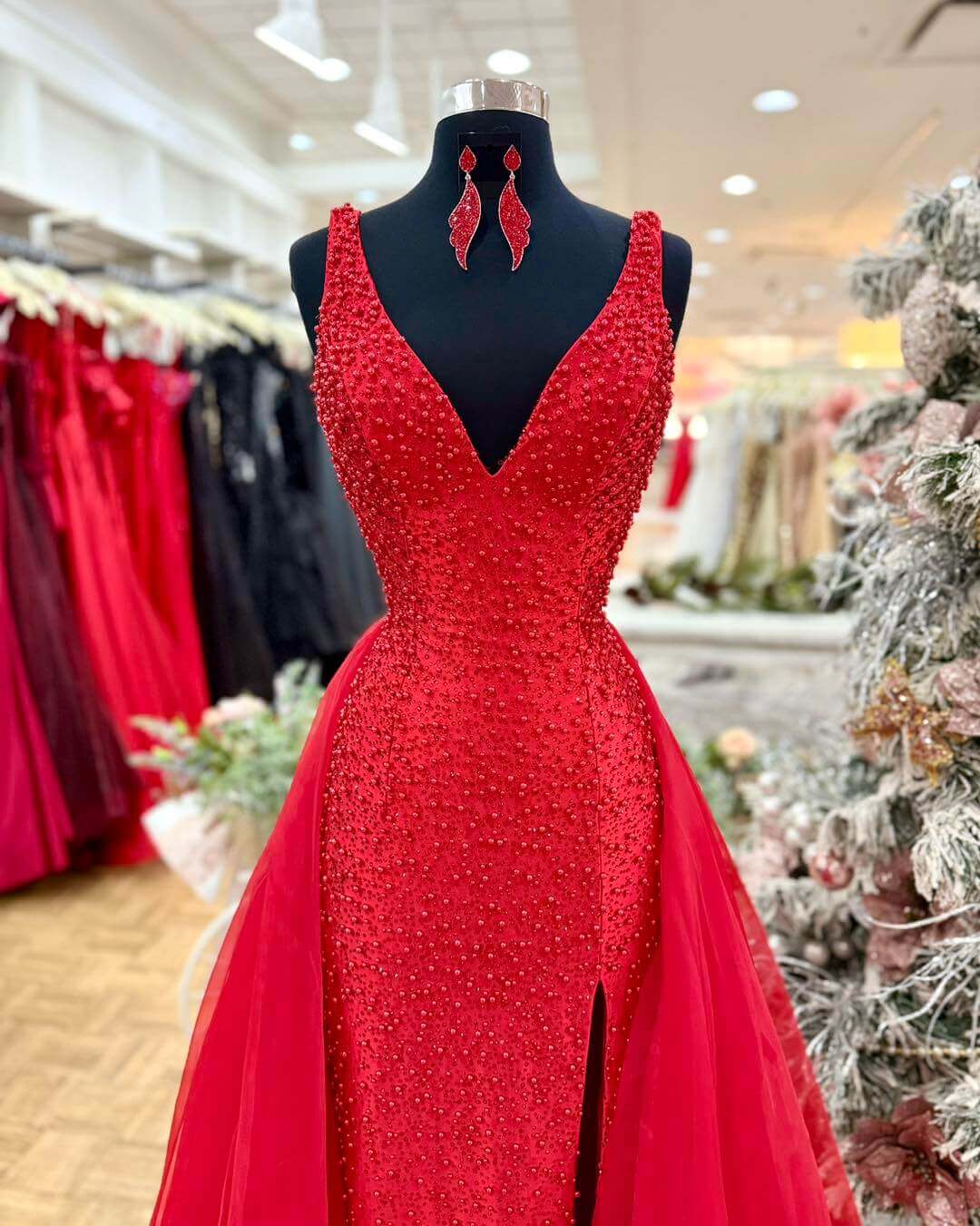 Luxury Red Pearls Evening Gown V Neck Mermid Prom Dress with Slit
