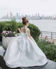 Modern White Satin Flower Girl Dresses Beaded A Line with Bow