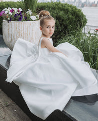 Modern White Satin Flower Girl Dresses Beaded A Line with Bow