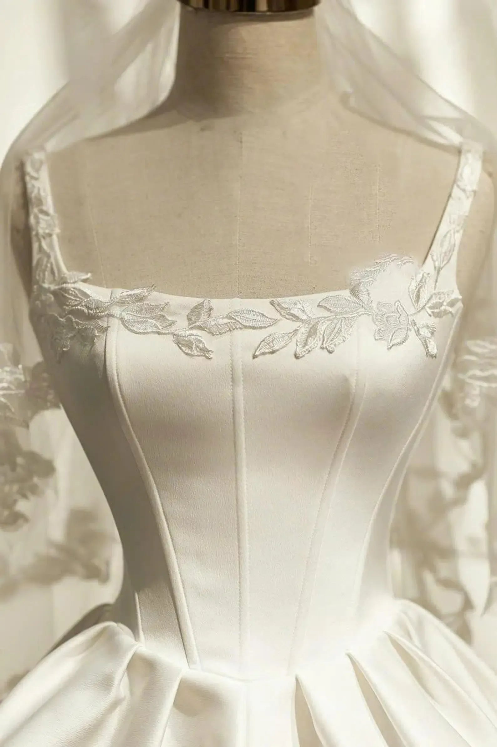 Mychic White Mini Wedding Dress Sleeveless Lace Engagement Dress Mychicdress